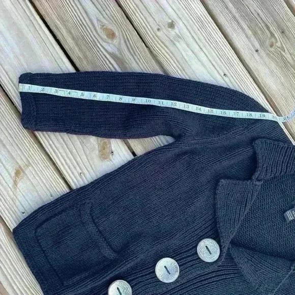 Pure hand-knitted chunky black cardigan sweater - Picture 10 of 15